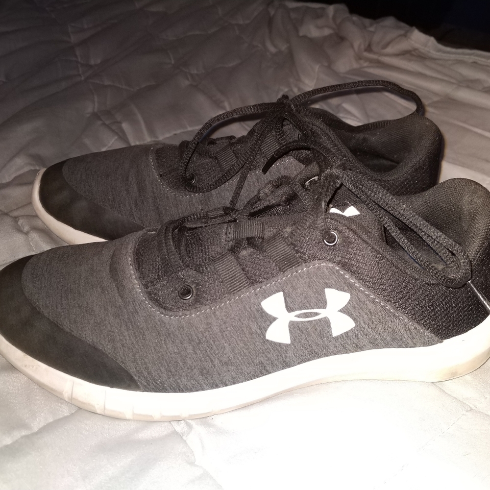 Women's Under Armour Sneakers Sz 9.5